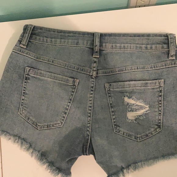 Blue Jean shorts ripped - Picture 3 of 3